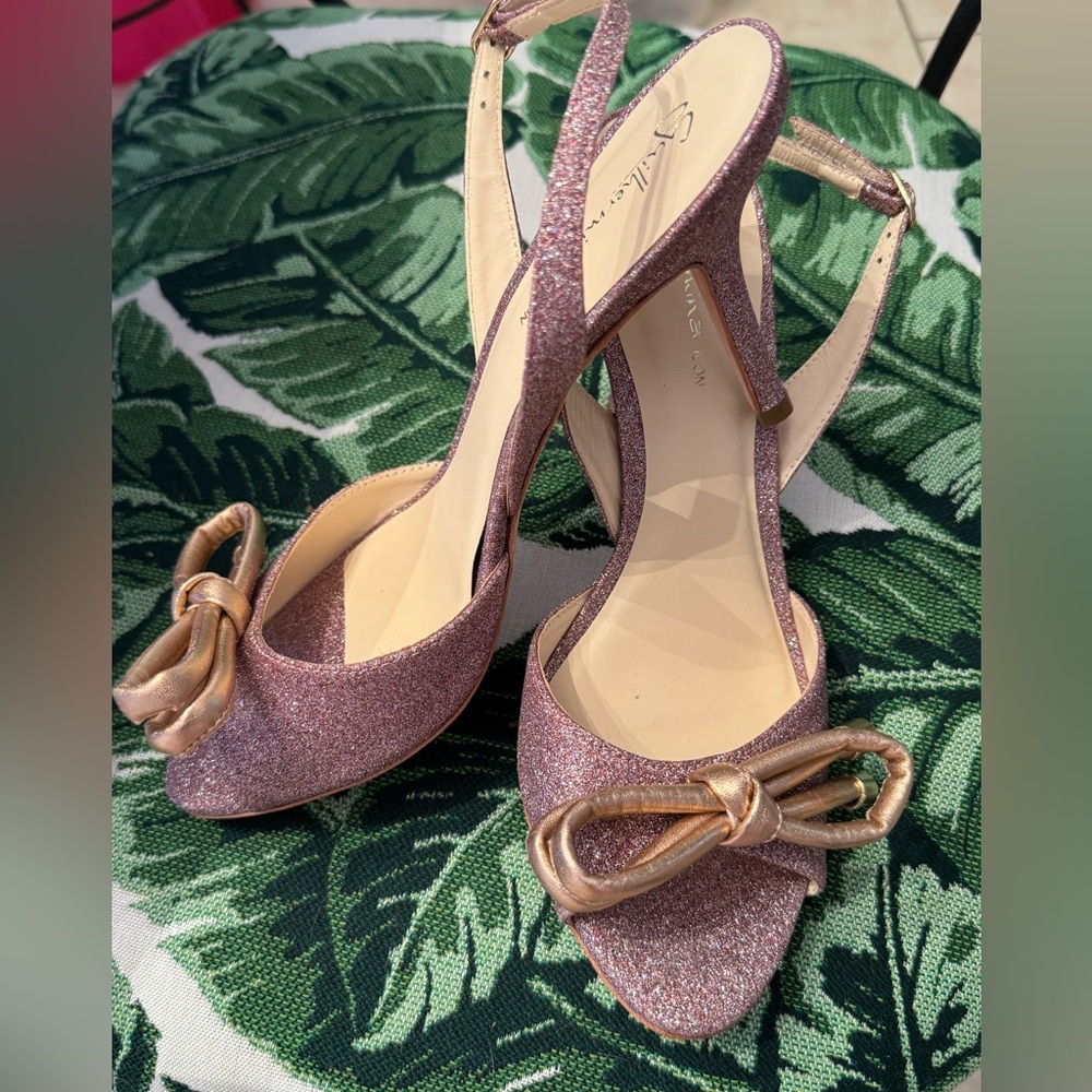 Elegant Pink Glitter Heels with Gold Bow